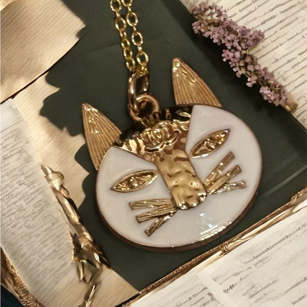 CHANEL Cat Face Charm